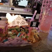 They also serve cocktails at Vegan Junk Food Bar - De Pijp in Amsterdam