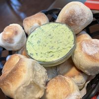 Pizzabrötchen mit Kräutercreme  at Romikulum in Trier