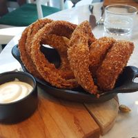 Onion rings with aioli at LOV in Laval