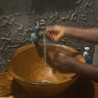 You can wash your hands before/after your meal at Kwetu Restaurant & Craft Shop in Maputo
