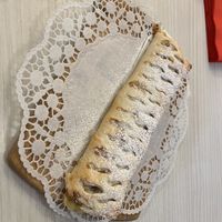 Apfelstrudel mit Vanillesoße   at be Well in Bochum