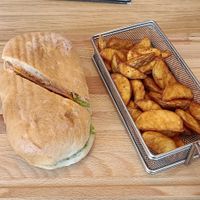 Vegan Italien Burger with Potato Wedges at be Well in Bochum