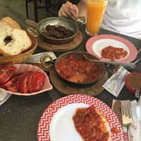 Vegan sucuk, peynirli menemen, tahin pekmez, söğüş domates at VegaNarsist - Nişantaşı in Istanbul