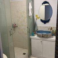 the bathroom with everything you need   at Loving Hut Paradise Island in Penghu