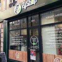 Front of shop at 2VShop in Paris