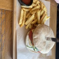 Vegan Jalapenio Burger mit Pommes #Veganuary at Cafe Del Sol  in Filderstadt