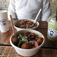 The Summer Bowl (vegi) The Hottie and The Green Gun juice (vegan) at We Feat Pure Organic in Aalborg