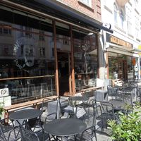 Outdoor seating at We Feat Pure Organic in Aalborg