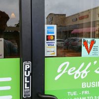 Credit card options, happy cow sticker, etc at Jeff's Vegan in Frisco