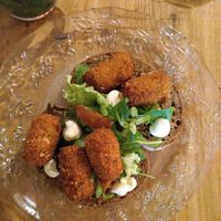 Vegan masala kroketjes on bread at Wolf Hotel Kitchen & Bar in Alkmaar