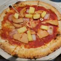 Marinara, soy cheese, vegan ham, pineapple at 800 Degrees - Shinjuku in Tokyo