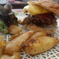 The hamburger of the day at Like An Elephant in Lyon