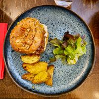 Burger steak fruit du jacquier  at Like An Elephant in Lyon