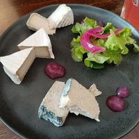 Plateau de fromages vegan at Like An Elephant in Lyon