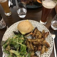 burger de la semaine et seitan grillé at Like An Elephant in Lyon