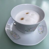 Machiatto latte with almond milk  at Jo and Nana Cakes in Paris
