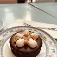 Vegan snicker tarte   at Jo and Nana Cakes in Paris