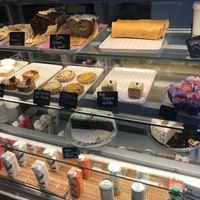 showcase at Jo and Nana Cakes in Paris