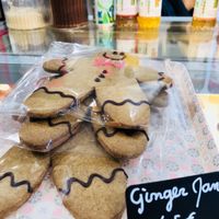 Gingerbread men at Jo and Nana Cakes in Paris