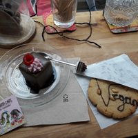 Pistachio and raspberry cake and peanut cookie at Jo and Nana Cakes in Paris