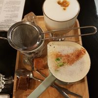 Hot Chai Almond brew and Latte Macchiato at Kek in Delft