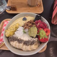 Tropical bowl at Kek in Delft