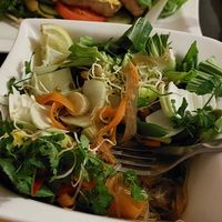 Asia Bowl und Tofu Burger at Monkeys in Budapest