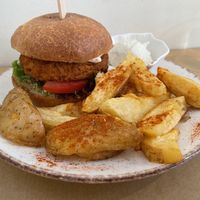 Tutti fruity jackfruit burger (€7.50) with fries (€2)  at Peas in Athens