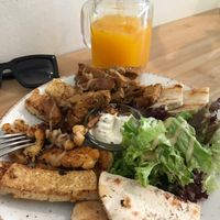 Delicious meal, the maionese and the seitan are super delicious and tasty. The orange juice is unbelievable good. They don’t use plastic straw! Perfect! Meal and juice €9  at Peas in Athens