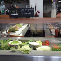 Buffet of wok, choose what you want and they stir fry for you with sauce at Restaurant Pékin in Nice