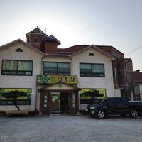 Outside view of the restaurant. It's located next to a large church. at Namhan Mountain - 남한산성 in Iksan