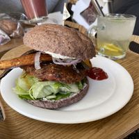 Hamburguesa con bacon vegano at yummyyomil in Seoul