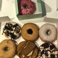 1️⃣Put a ring on it, 2️⃣ice ice bae bae, 3️⃣pump up the jam, 4️⃣ The OG, 5️⃣Liam hemsworthy, 6️⃣David hassel-biscoff, 7️⃣d’oh nut,   at Rodeo Doughnuts - Shaftesbury Ave in London