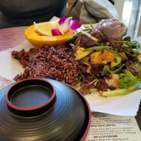 Vegan poke bowl at Island Vintage Coffee in Honolulu