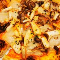 Mushroom pizza (soy cheese) at La Luce in Fujikawaguchiko