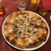 Pizza Fungi with vegan cheese   at La Luce in Fujikawaguchiko