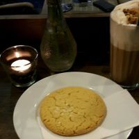 Cookie and Walnut-Maple-Latte at Coffee Bay in Mainz