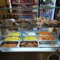 melegentartó pult at Govinda Csillaghegy in Budapest