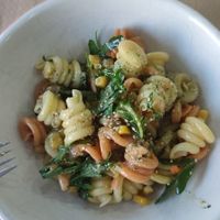 1º ensalada de pasta y rúcula con pesto at Verdetariano in Sevilla