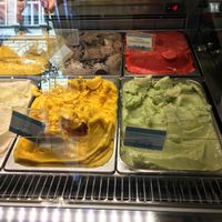 Vegan flavours with blue signs  at Gelarto Rosa - Szent István in Budapest