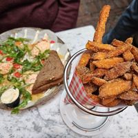 Zoete aardappel frietjes / Sweet potato fries at NUL73 in Den Bosch