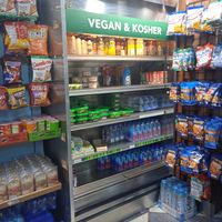 Salads, snacks and beverages  at ORD - Fresh Market on the Go - T1 in Chicago