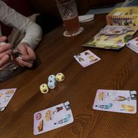 3 Minute Crazy Café spiel und Rhabarber Cocktail   at Wurfel & Zucker in Hamburg