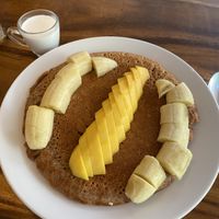 Veganer Bananen-Mango pancake mit Kokoscream  at Ethos in Bangkok