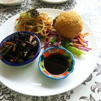 Rice ball, Asian noodles, seaweed salad at Delica Mitsu Campanero  in Guanajuato