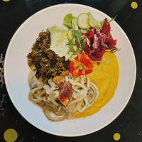 Zucchini-Spaghetti mit Trüffel-Rahm-Sauce, Butternut-Püree und Schwarzkohl at Wildwuchs in Neuruppin