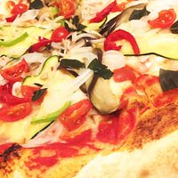 Murciana pizza with vegan cheese at Lopez and Lopez in Madrid