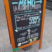 Street sing at La Alegria de la Huerta in Madrid