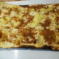 flammekueche sucrée vegan : pommes, speculoos, sirop d'érable  at Les Afflames in Strasbourg