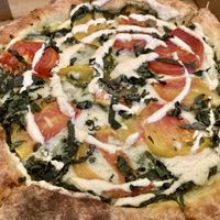 MY FAVE! The Heirloom Tomato and Garlic Pizza 😋   at Sage Regenerative Kitchen in Pasadena